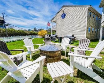 Island Manor Resort By Vrhost - Block Island - Patio