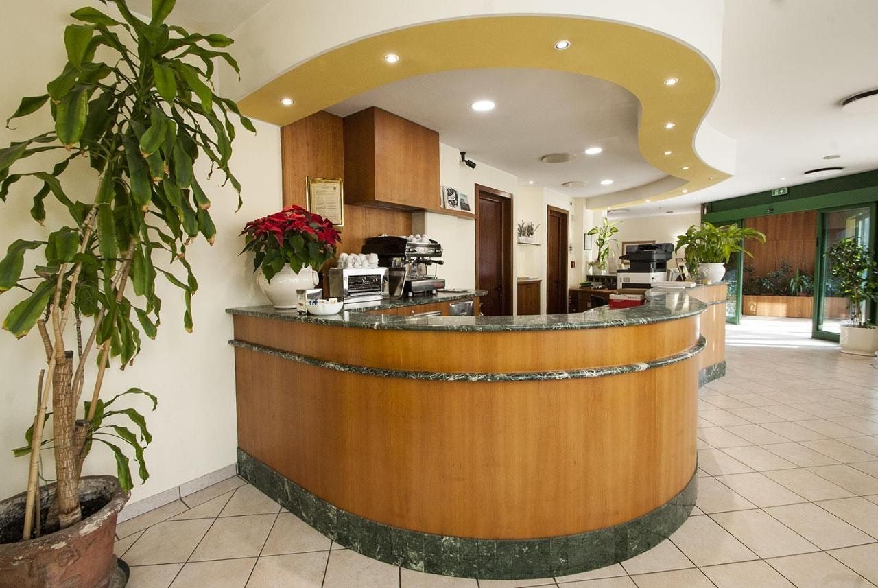 Hotel Italia - ראבנה - דלפק קבלה