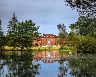 Stoke Place- Part of the Cairn Collection - Slough - Edificio