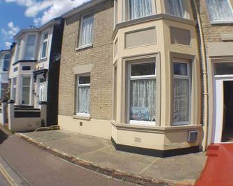 4 berth ground floor flat Glen Villa 1 - Great Yarmouth - Building