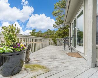 Pinehurst Lakefront Treehouse - Pinehurst - Балкон