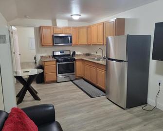 Adorable 1 bedroom Apartment - Vallejo - Kitchen