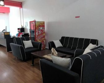 Borneo Sandakan Backpackers - Sandakan - Oleskelutila