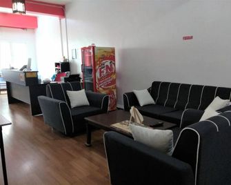 Borneo Sandakan Backpackers - סאנדאקן - טרקלין