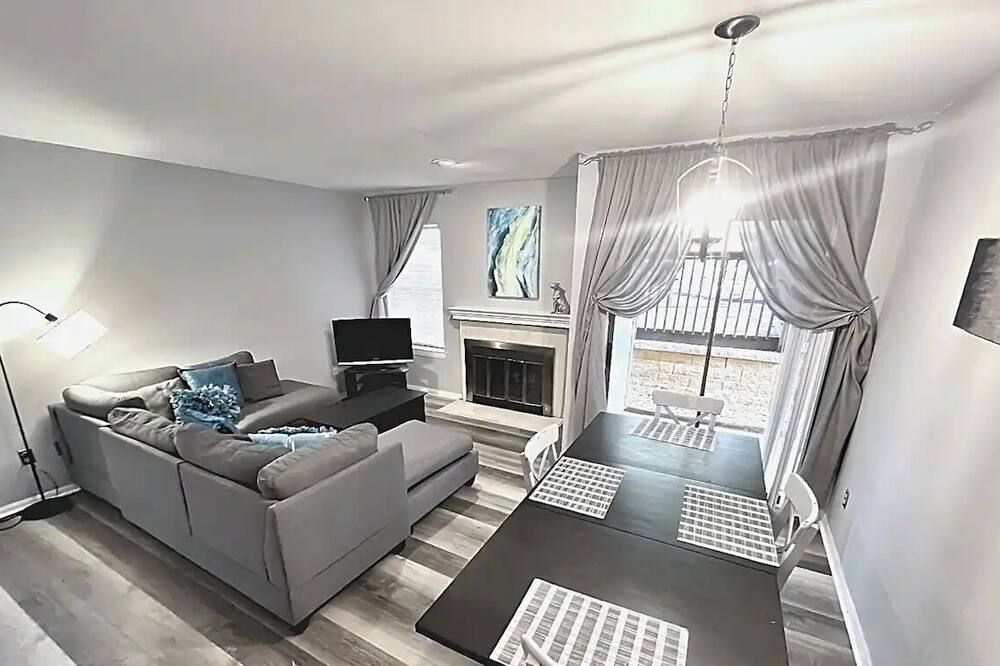 Large Modern 2 Bed/2 Bath -7 Min Dt In Central Atx - אוסטין - סלון