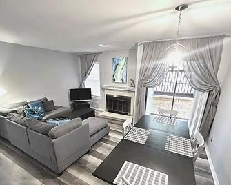 Large Modern 2 Bed/2 Bath -7 Min Dt In Central Atx - Austin - Sala de estar