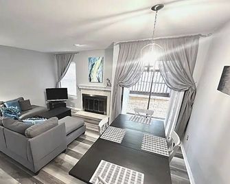 Large Modern 2 Bed/2 Bath -7 Min Dt In Central Atx - Austin - Salon