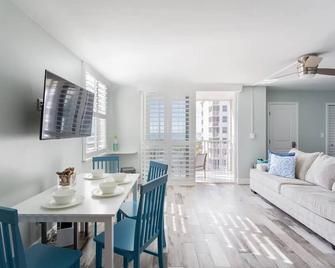 Walk to the Beach - Sunset Studio 5706 - Bonita Springs - Dining room