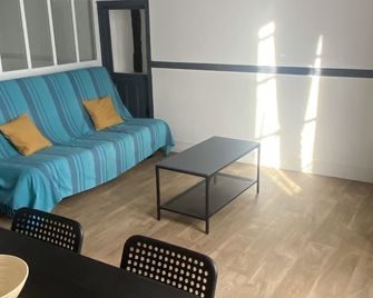 Appartement Centre Ville 1 Chambre, Cuisine Aménagée - Crépy-en-Valois - Salon