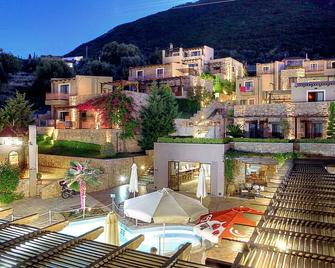 Hotel Tesoro - Nikiana - Building