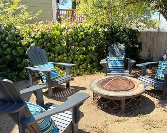 Waterfront Boutique Bungalow Two -Walk to Ferry to San Francisco - Vallejo - Patio