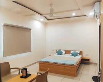 Hotel Rajvi Residency A Unit Of Jas Hotels And Resorts - Bikaner - Schlafzimmer