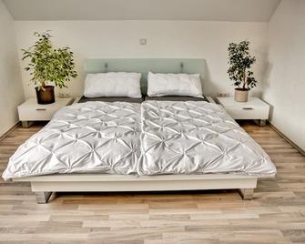 Ferienwohnung/app. für 2 Gäste mit 67m² in Gaggenau - Gaggenau - Schlafzimmer