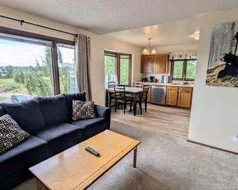 Spacious Downtown 2-bdrm Apartment - Anchorage - Sala de estar