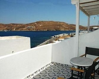 Bofor Studios & Rooms - Serifos - Balcón