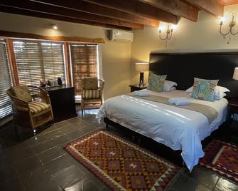 Mongena Game Lodge - Hammanskraal - Bedroom