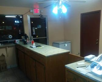 Budget Host Motel Gainesville - Gainesville - Kitchen