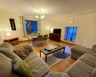 Idyllic rural country escape close to the Cairngorms National Park. - Alford - Living room
