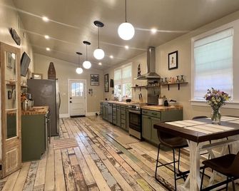 Close to Beach, Depot District, Renovated Historic Home, WiFi, Near restaurants - Bay Saint Louis - Küche