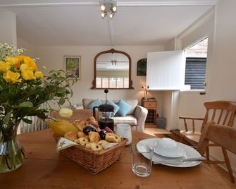 Studio 22 - Rye - Comedor