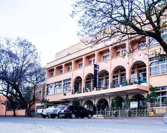 Hotel Waterbuck - Nakuru - Gebäude