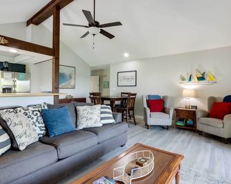 Hot Tub & Deck: Margaritaville Resort Retreat! - Osage Beach - Salon