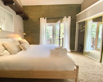 Ski-in/Ski-Out, Steps to Lifts, 1 Block to Downtown, Updated & Clean - Red River - Slaapkamer
