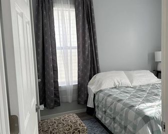 Modern 2 Bedroom 1 Bathroom Home - Lincoln - Bedroom