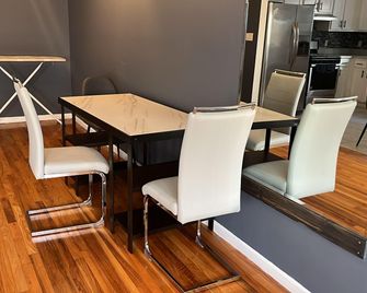 Nwk 457 Rm 111-A - Newark - Comedor