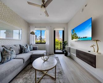 Coral Haven in Dtwn 3 Min from Las Olas - Fort Lauderdale - Living room