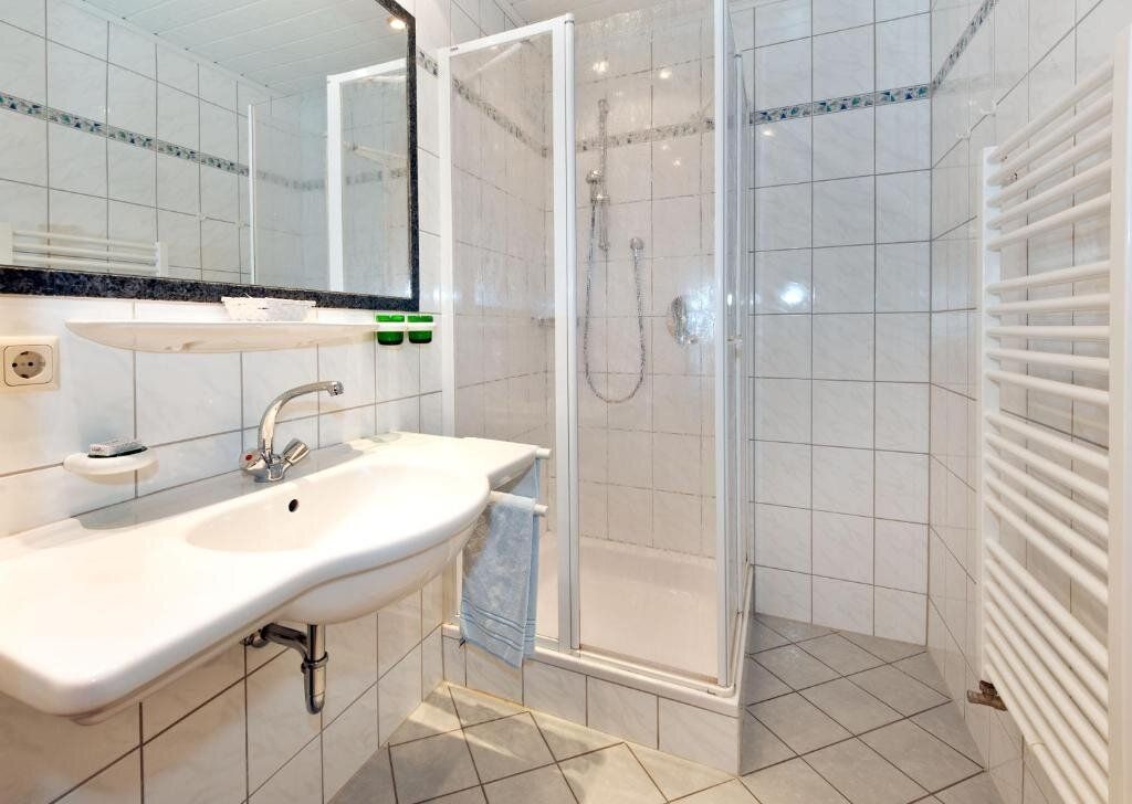 Wellness- und Wohlfühlhotel Waldeck - بودينمايس - حمام