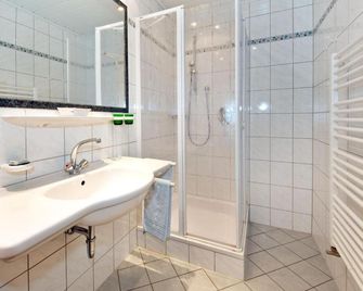 Wellness- und Wohlfühlhotel Waldeck - بودينمايس - حمام