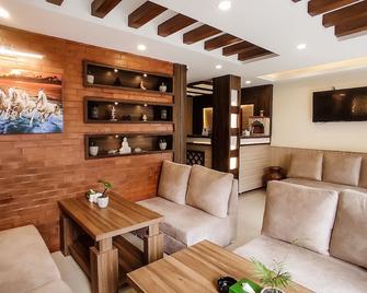 Satkar Boutique Home - Kathmandu - Living room