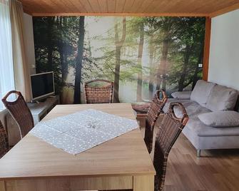 Bungalow 10 Last Minute - Naturcamp Meyersgrund - Holiday homes - Ilmenau - Essbereich