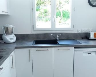 Villa in the Luberon region, pets welcome. - Céreste - Kitchen