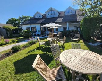 The Summer House Cottages - Siasconset - Patio