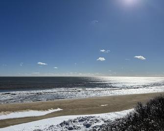 Gorgeous 1 Bedroom, 1 Bathroom Condo Across from the Beach - Montauk - Strand