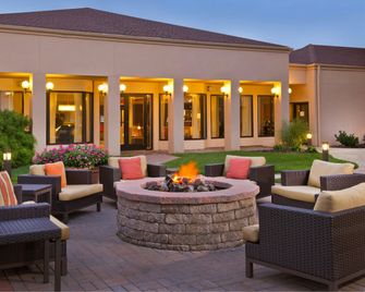 Courtyard by Marriott Mt. Laurel Cherry Hill - Mount Laurel - Patio