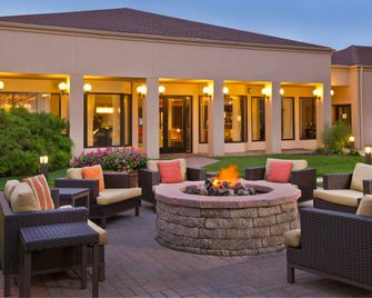 Courtyard by Marriott Mt. Laurel Cherry Hill - מאונט לורל - פטיו
