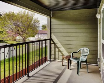 Coast Edson Hotel - Edson - Balkong