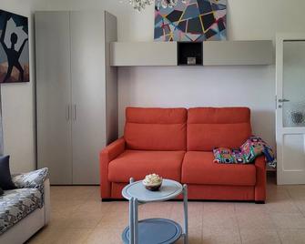 Large ecohome a Tricarico near Matera, with kitchen,parking, green - Tricarico - Sala de estar