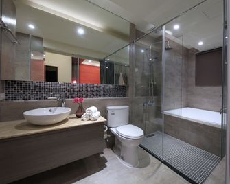 Early Summer - Luodong Township - Baño