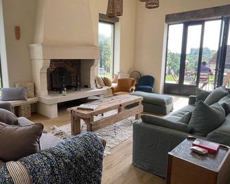 Charming renovated farmhouse! View of the countryside - Longny-les-Villages - Sala de estar