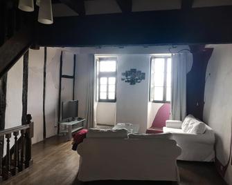 Maison atypique à Cordes-Sur-Ciel 2 chambres - Cordes-sur-Ciel