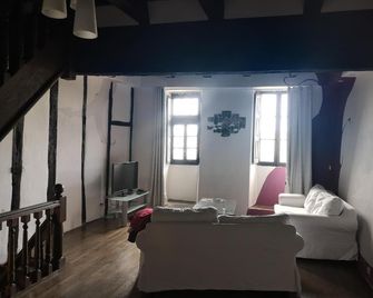 Maison atypique à Cordes-Sur-Ciel 2 chambres - Cordes-sur-Ciel