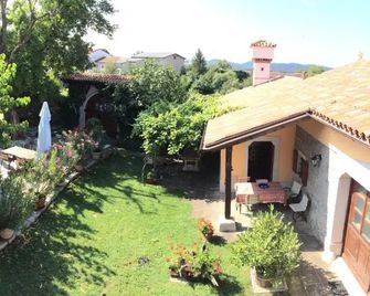 Guesthouse Domacija Sajna - Sežana - Outdoor view
