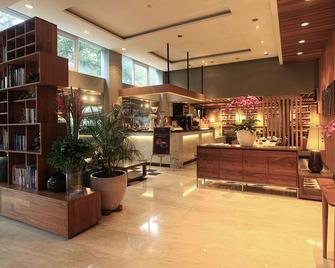 Ivory Hotel Bandung - Bandung - Front desk