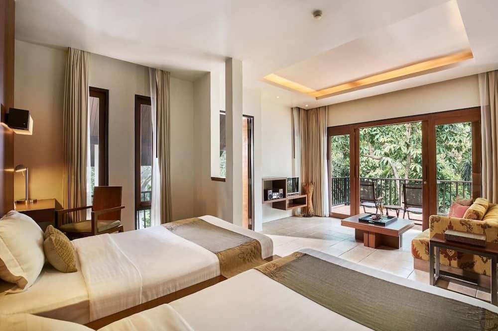 سي ساند صن ريزورت آند فيلاز