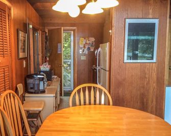 Lake Waukewan Chalet - Meredith - Dining room