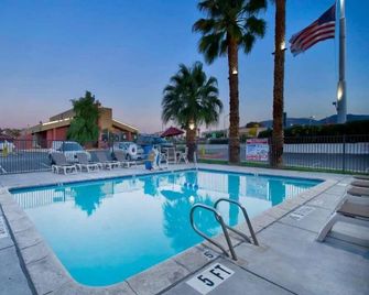 2 Full Beds | Micfridge - Palmdale - Pool